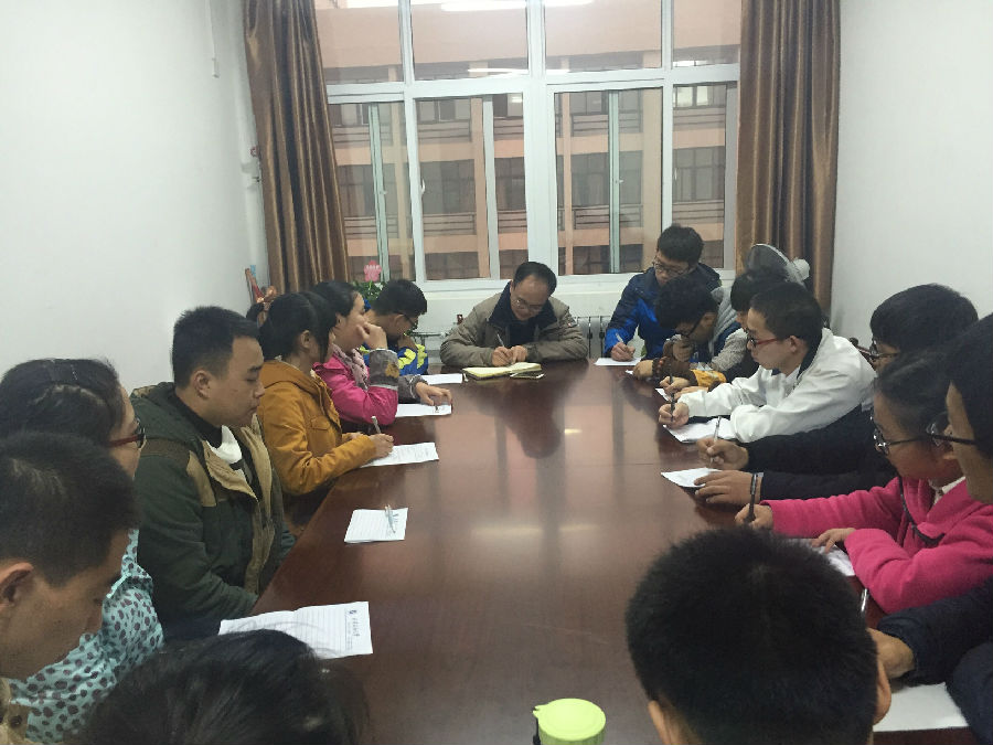 座谈会1.jpg